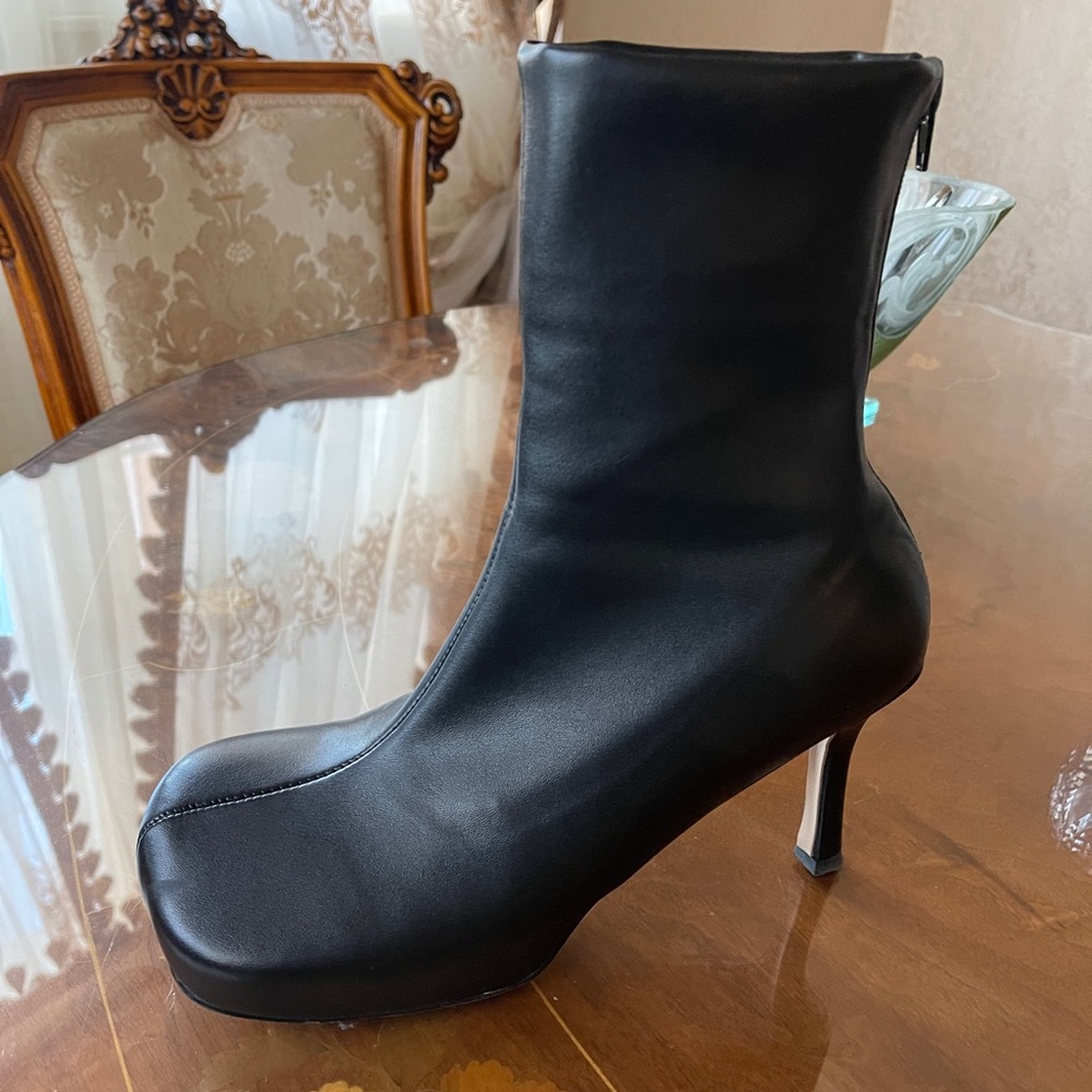 Women’s ankle stretch leather boots Sz 11.0